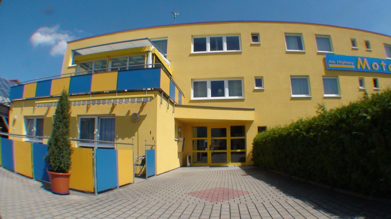 Motel Am Highway Althengstett Екстериор снимка